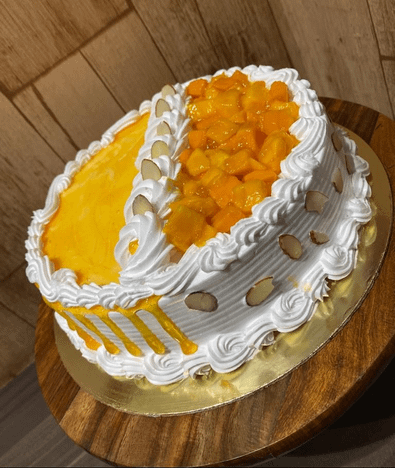 Vegan mango cake