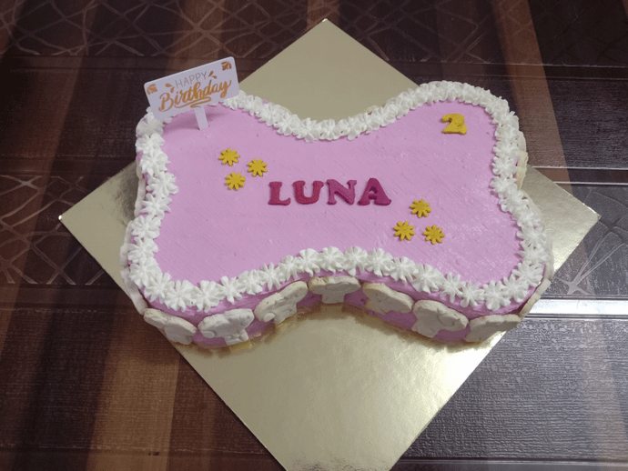 Biscuit Cake in pink frosting -1kg (Bone shape)