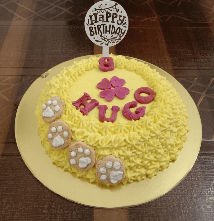 Small Cake in Yellow Frosting with paw biscuits -300g