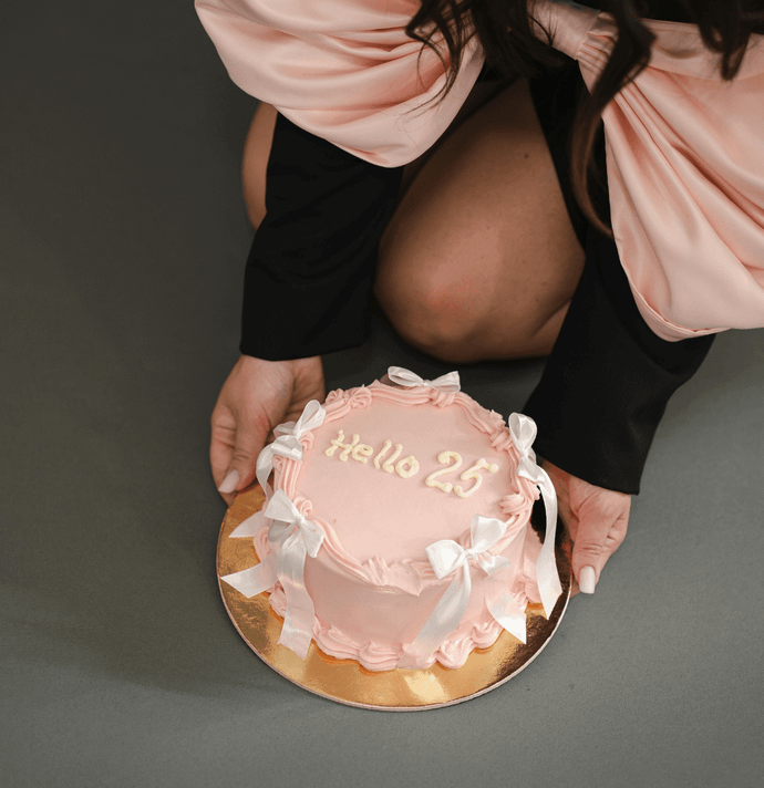 Blush Bow Chocolate Cake 650 gram